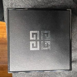 Givenchy Prisme Libre Loose setting and finishing powder